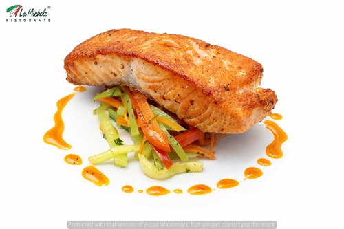 File de somon cu spaghete de legume